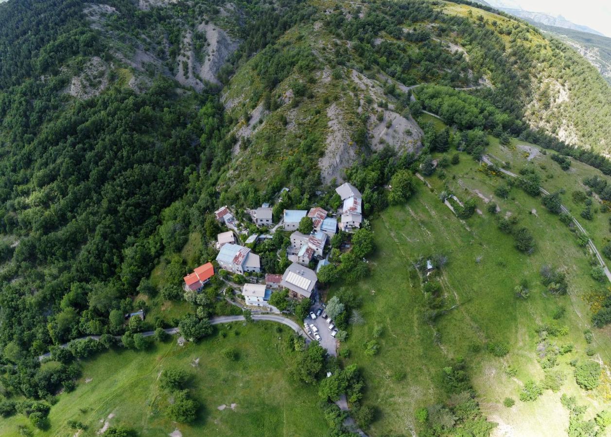 Eco-Hotel Et Yourtes Du Mercantour Гийом Екстериор снимка