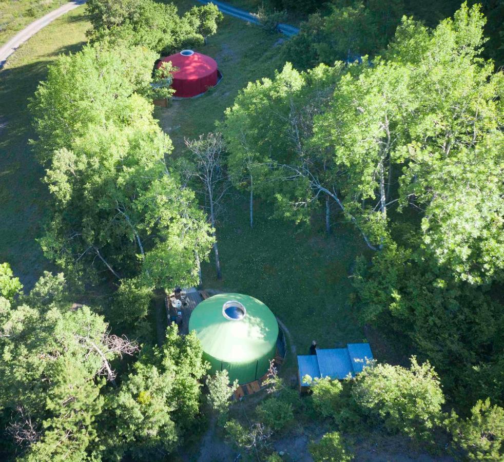 Eco-Hotel Et Yourtes Du Mercantour Гийом Екстериор снимка